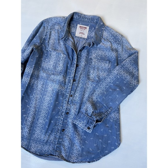 Mossimo Supply Co. Tops - Mossimo Supply  Women's Medium Denim Chambray Button Shirt Boyfriend Fit